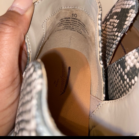 Universal Thread snake print Cari Cut Out Ankle Bootie sz 10 black tan - Picture 5 of 9